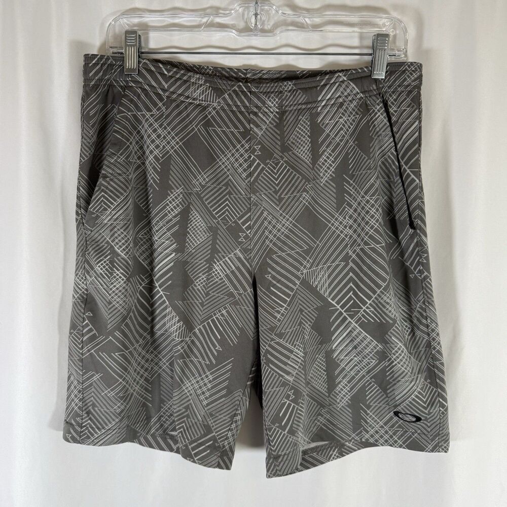 Oakley Shorts Men's Medium Grey Striped Drawstring Pockets Pull On Athletic